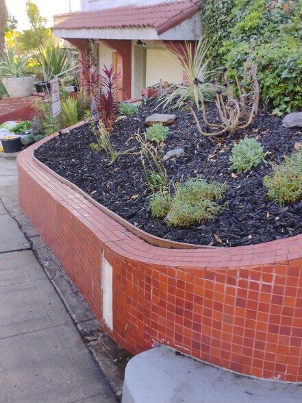 Primary Photo - 1647 Angelus Ave