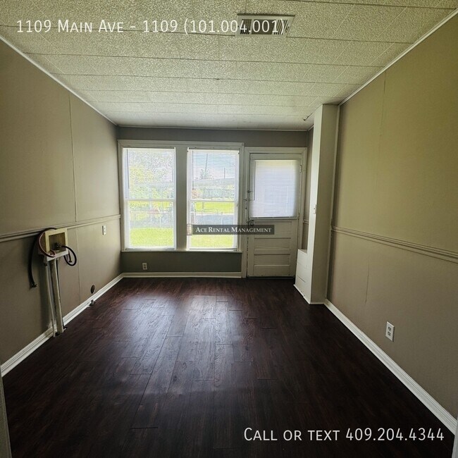 Building Photo - 1109 Main Ave