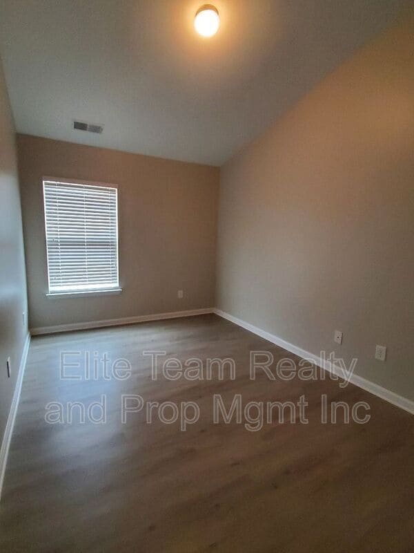 Building Photo - 12676 Persimmon Tree Dr