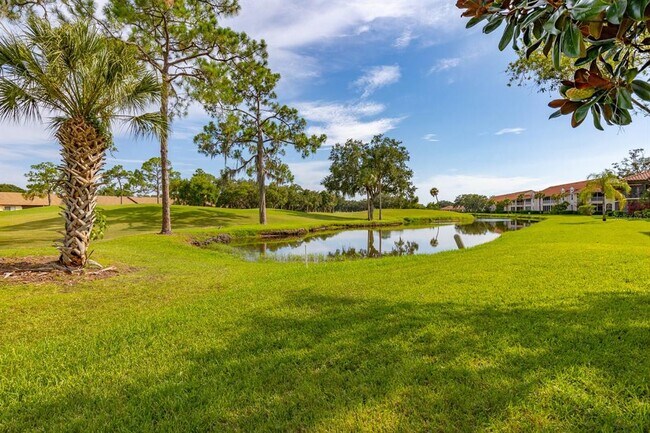 Building Photo - 5640 Golf Pointe Dr