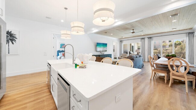 Building Photo - 28 Pelican Glide Ln