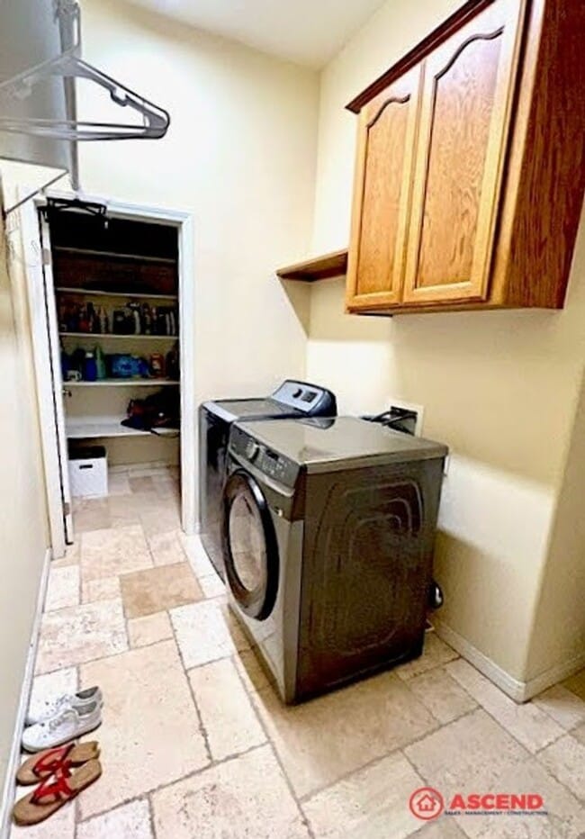 Building Photo - Beautiful Home in the Northwest!