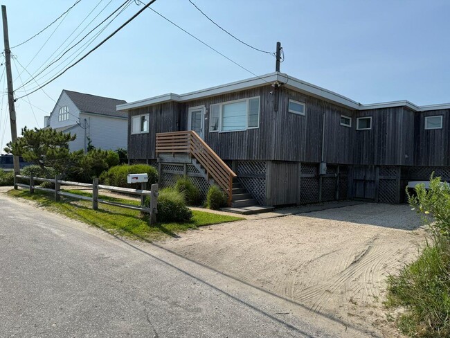 Building Photo - 124 Point Rd