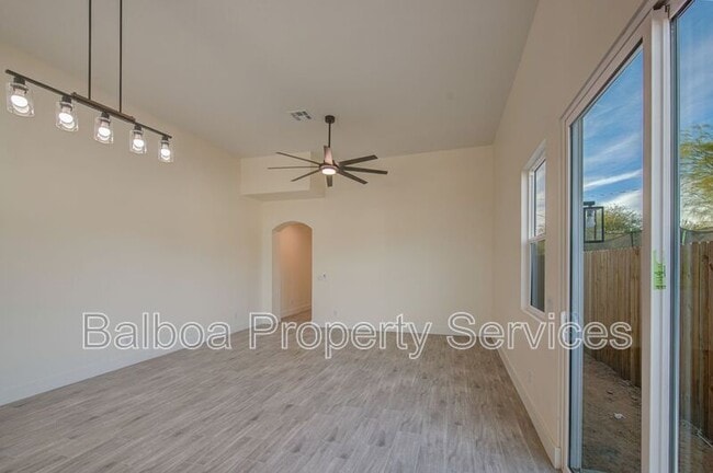 Building Photo - 212 2nd Ave E