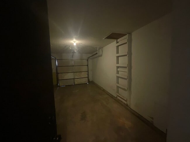 Building Photo - 3 Bed, 2 Bath, 1 Car Garage