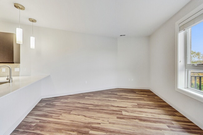 Building Photo - 555 Roger Williams Ave