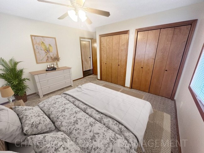 Building Photo - 4 BEDROOM, 2 BATH TOWN HOME, PET FRIENDLY, AMENITY FILLED, DOUBLE ATTACHED GARAGE!