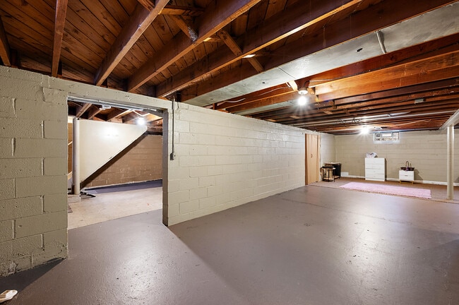 Building Photo - 21848 Sussex St