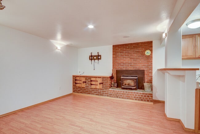 Building Photo - 4 Bed 2 bath Home in the Heart of Oak Harbor