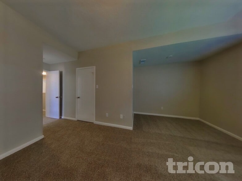 Building Photo - 14907 Englebrook Dr