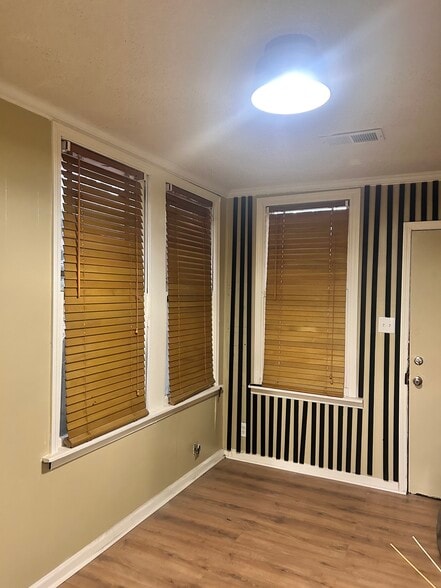 Building Photo - 1804 Foster Ave