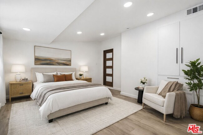 Building Photo - 4837 Gentry Ave