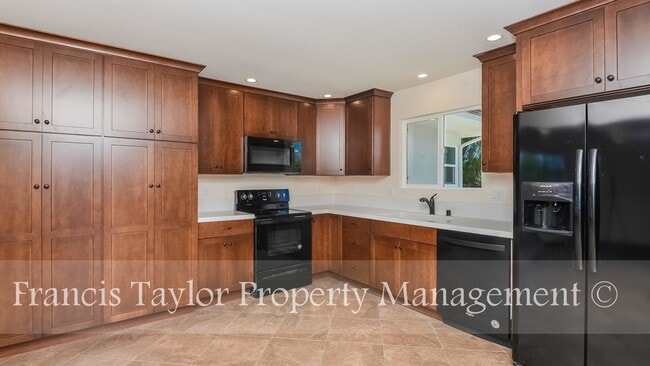 Building Photo - 3 Bedroom Home off Mary Lane