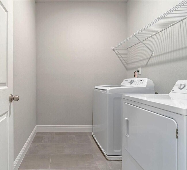 Building Photo - Beautiful 3/2.5 Townhouse in Winter Park