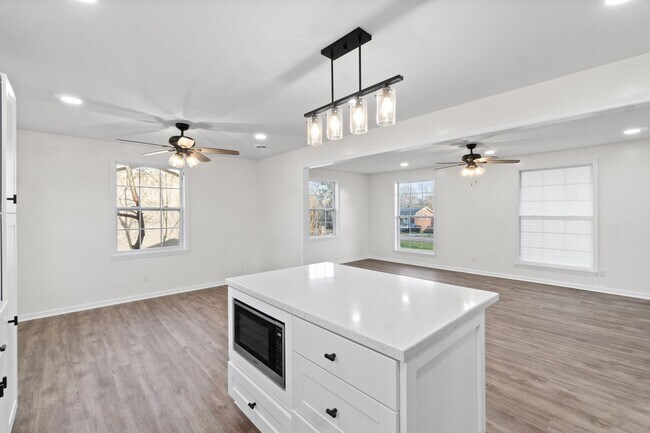 Building Photo - Pet Friendly Renovated Three Bedroom with Basement!