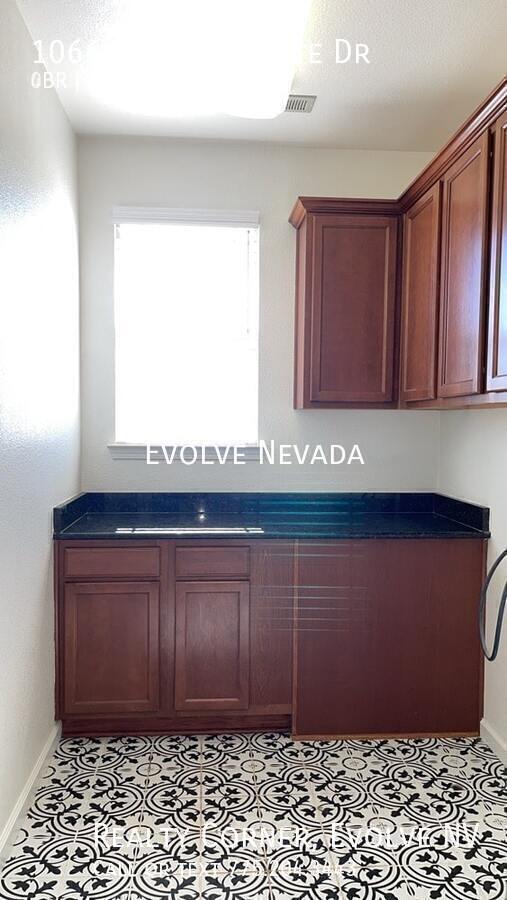 Building Photo - 1066 Silver Coyote Dr