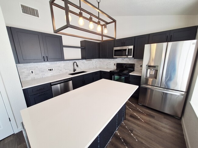 Building Photo - 1005 Ridgeline Dr