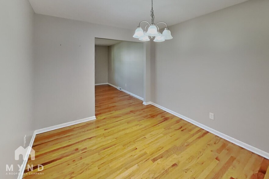 Building Photo - 5621 Oakmont Dr