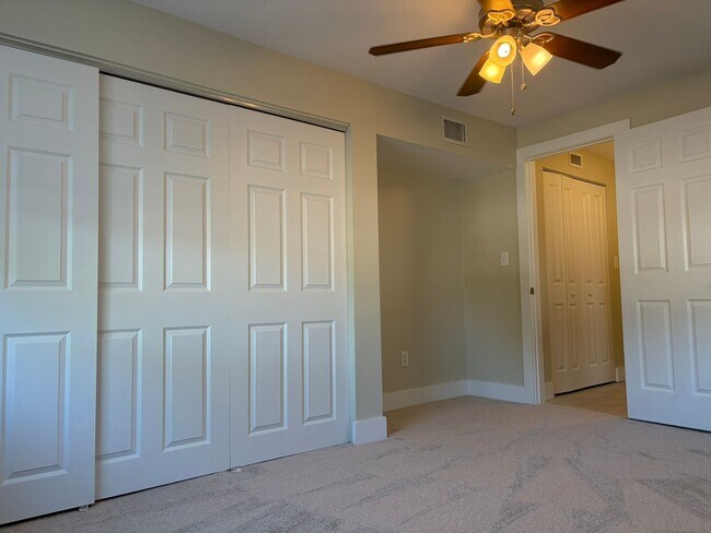 Building Photo - Refreshed North St Pete 4 Bedroom Home