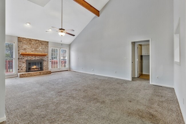 Building Photo - 755 Regal Dr