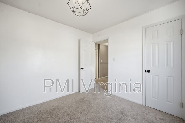 Building Photo - 4808 Boxford Rd