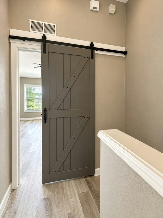 Building Photo - 5032 Pond Ridge Dr