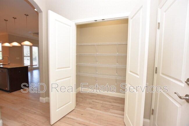 Building Photo - 6986 Highlands Creek Ave