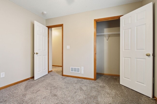 Building Photo - 2 Bedrooms,  1.5 Baths-Grain Valley