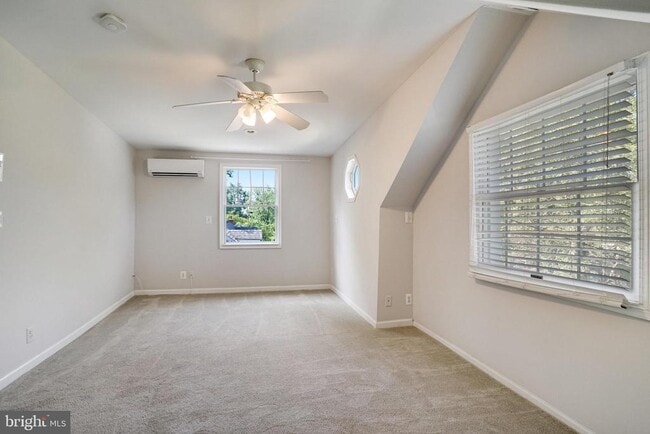 Building Photo - 740 Upland Pl