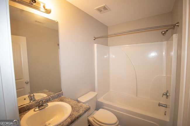 Building Photo - 304 S Bridgeport Dr