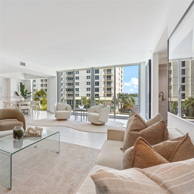 Building Photo - 10281 W Bay Harbor Dr