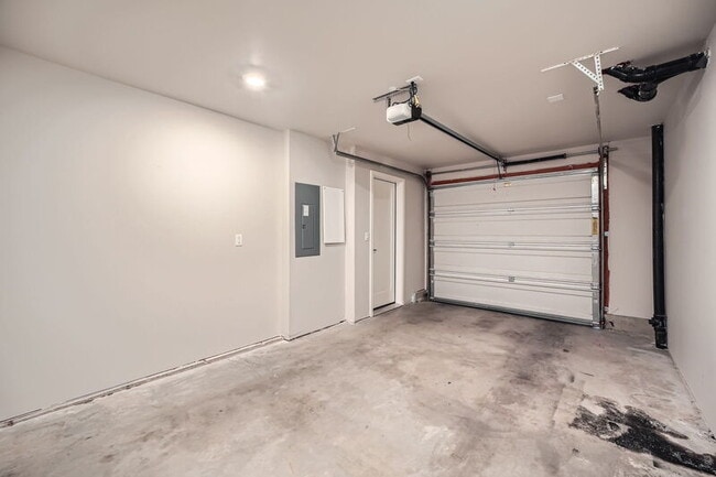 Building Photo - 1815 SW 96th Ln