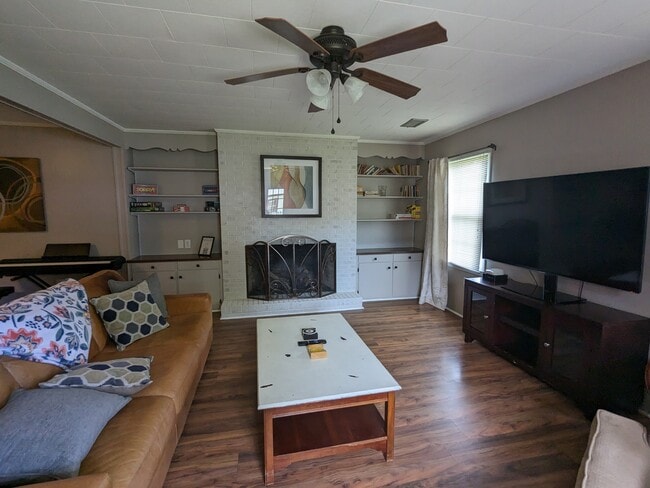 Building Photo - 804 Mixon Dr