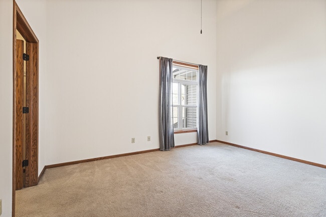 Building Photo - 161 Hawick St