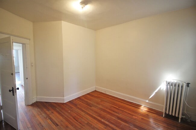 Building Photo - 2026/2027 JHU Off-campus housing for 2019 5bd/2ba w/ W/D! Available 6/9/26!