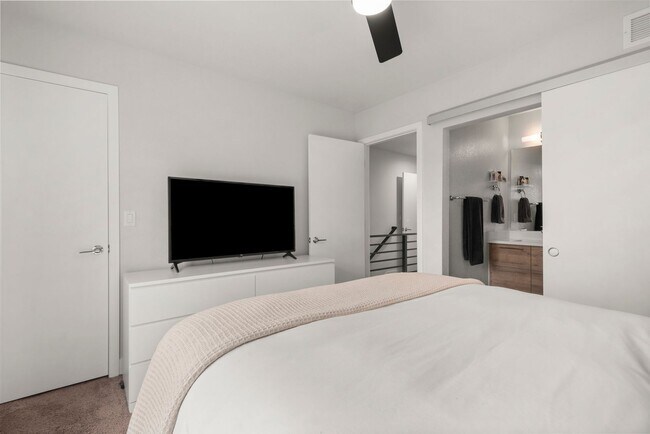 Building Photo - Modern Townhome Living in Lakewood – $2,65...