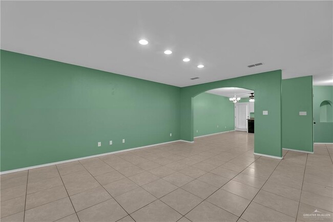Building Photo - 21 E Prestwick St