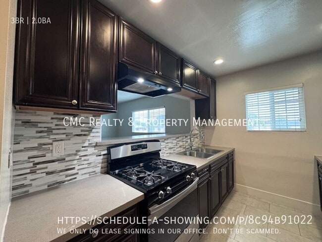 Primary Photo - 2019 E 7th St