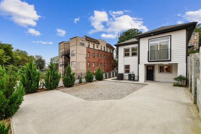 Building Photo - 632 Boulevard NE