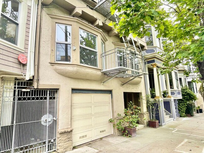 Building Photo - 1127 Cole St