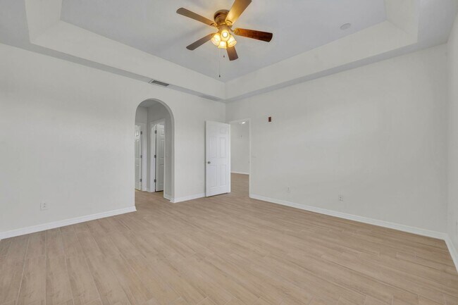 Building Photo - Golf Community Condo