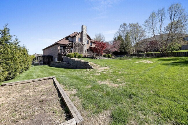 Building Photo - 5 Bedroom Dream Home!