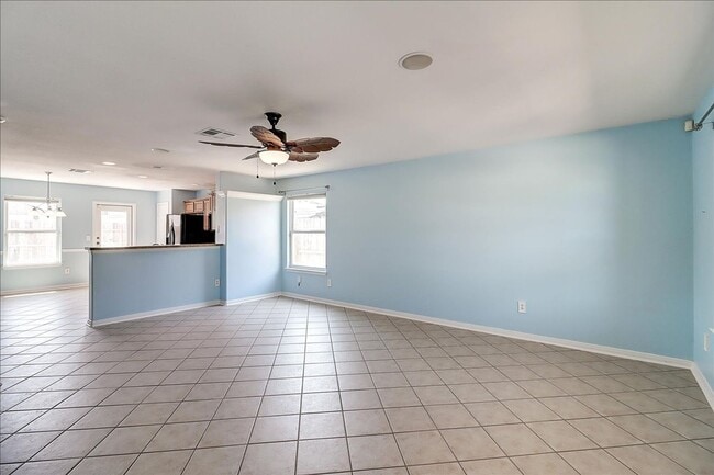 Building Photo - 2110 Encino Dr