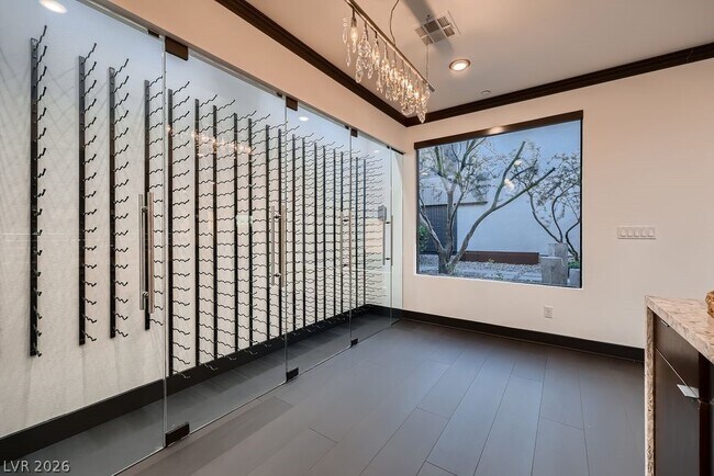 Building Photo - 917 Vegas View Dr