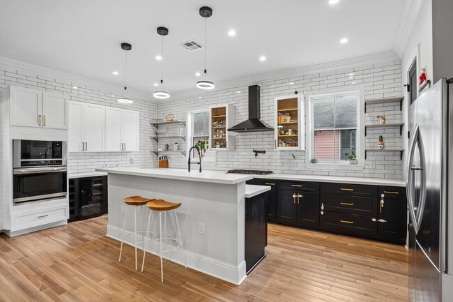 Building Photo - 5280 Warrington Dr