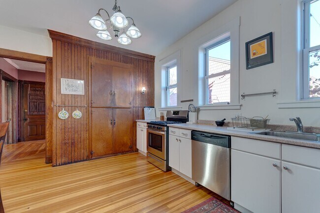 Building Photo - 119 Olive St