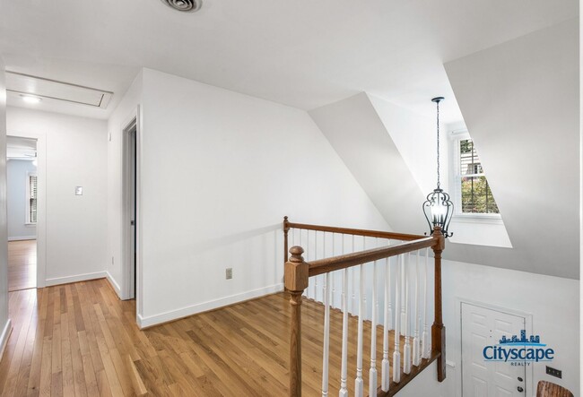 Building Photo - WONDERFUL WOODLAKE HOME WITH 1ST FLOOR BED...