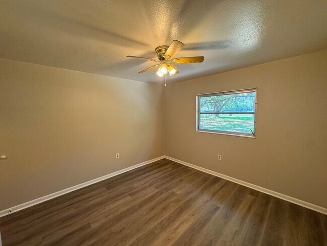 Building Photo - No HOA. Oversized 3/2 Home. NEW PHOTOS COMING SOON