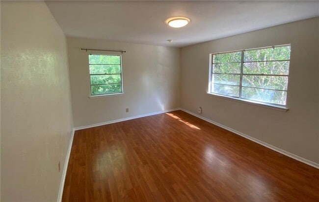 Building Photo - 1311 Cardinal Hill Dr