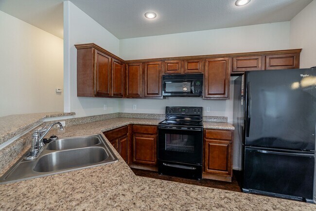 Building Photo - 3 Bedroom 2 Bath West Fay Home w/HUGE Backyard!